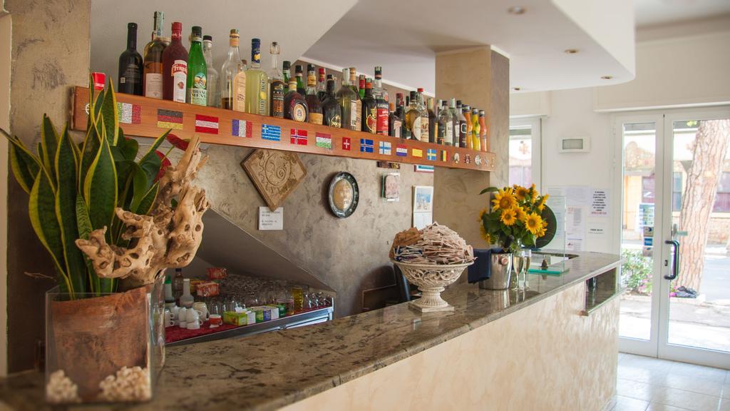 Hotel Laura Cesena Bagian luar foto